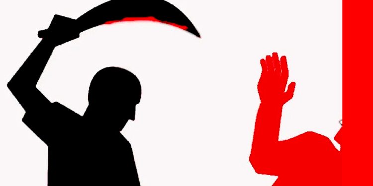 নিজ বাসার সামনেই ধারালো অস্ত্র দিয়ে যুবককে কুপিয়ে হত্যা