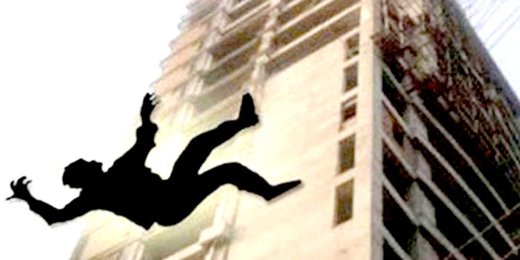 ডেমরার আলামিন রোডের চারতলা ভবন থেকে পড়ে নিহত