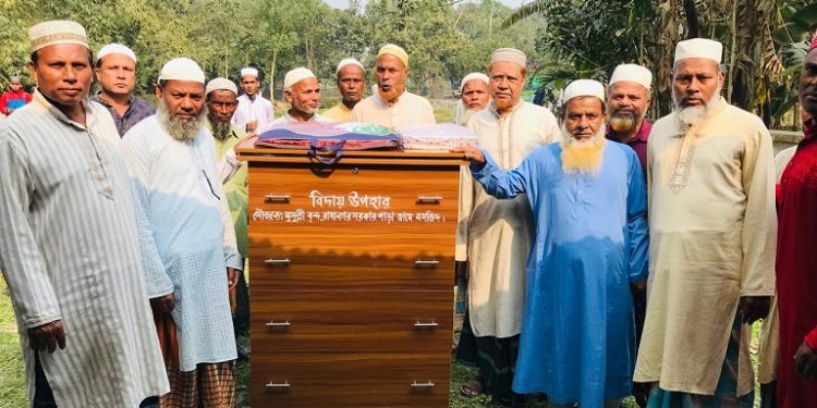 আটোয়ারীতে ৪৩ বছর ইমামতির পর অবসরজনিত বিদায় সংবর্ধনায় সিক্ত ইমাম