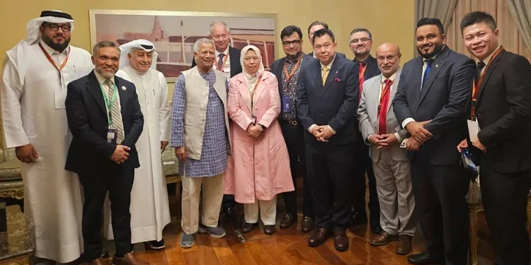 শীর্ষস্থানীয় বিদেশি বিনিয়োগকারীদের সঙ্গে বৈঠক করলেন প্রধান উপদেষ্টা