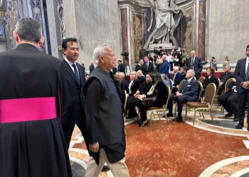 পোপকে শ্রদ্ধা জানাতে ভ্যাটিকানের সেন্ট পিটার্স বাসিলিকায় প্রধান উপদেষ্টা