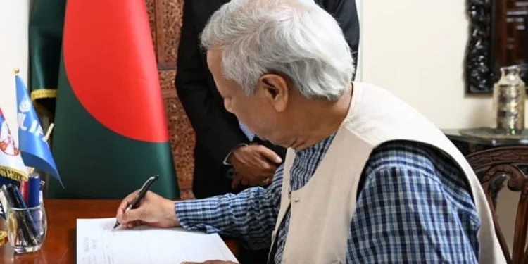 রোমে বাংলাদেশ হাউস পরিদর্শন করলেন প্রধান উপদেষ্টা