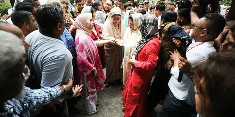 দেশে ফিরেছেন খালেদা জিয়া, বিএনপিতে উচ্ছ্বাস